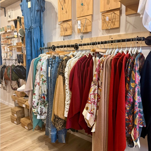 Meet your Posher, Julie - Picture 3 of 7